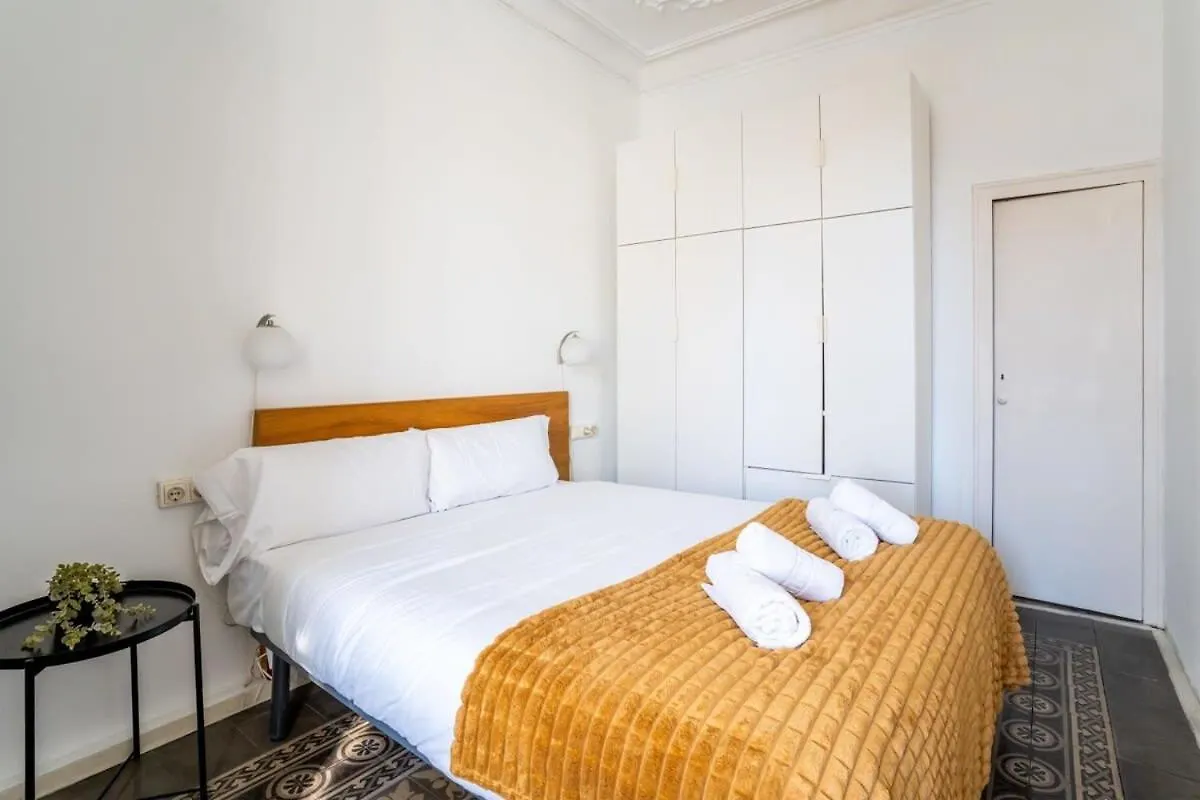 Gran Via Historic Catalan 4Bd Only For Families Or Business Groups Apartment Barcelona