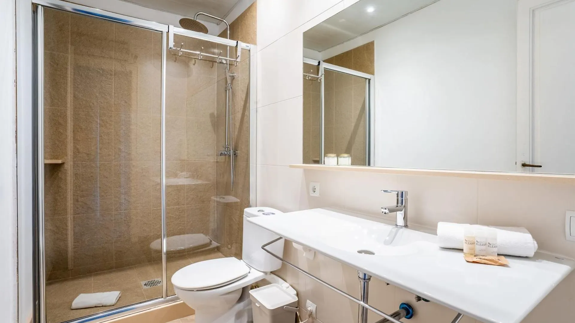 Gran Via Historic Catalan 4Bd Only For Families Or Business Groups Apartment Barcelona 0*,  Spain